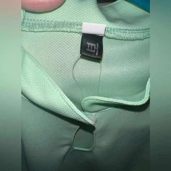 $1 GREEN DRESS ASIAN SIZE XL BUT ITS MORE OF A MED. NEW. $1 WITH ANY $10 ORDER O - Picture 6 of 9